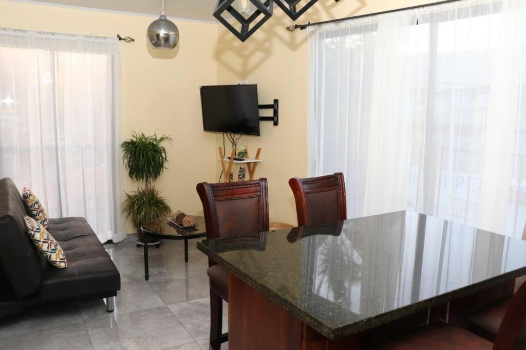 Airport Sjo Residence - Edward & Familia Inn Rio Segundo ภายนอก รูปภาพ