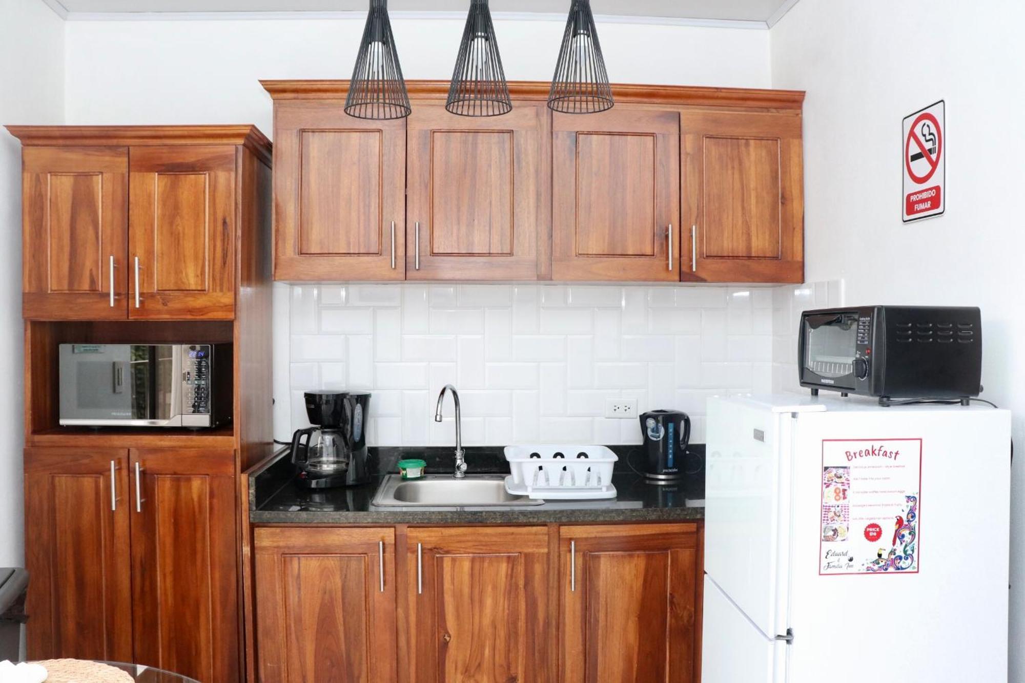 Airport Sjo Residence - Edward & Familia Inn Rio Segundo ภายนอก รูปภาพ